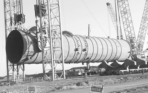 兰石重装超大型费托合成反应器在新疆吊装成功