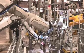 基于视觉定位技术的全自动挂件项目的研究与应用