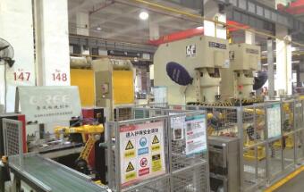 新型铝制导风板多工序全自动生产方式的研究与应用