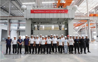 格力临沂工厂首台800T压力机成功上梁！