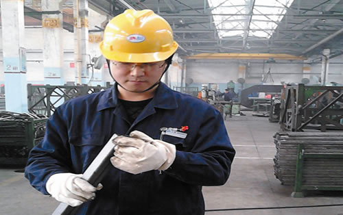 祁鹏飞被评为一拖集团公司“十佳职业化员工”