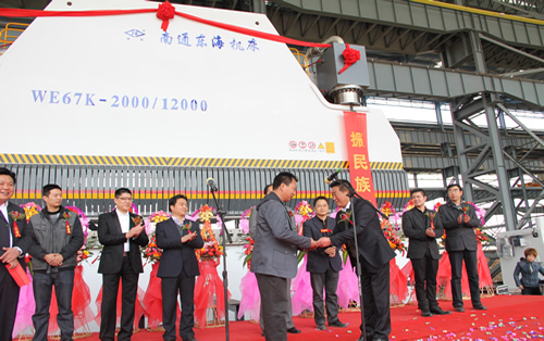 东海机床发布2000吨机械吊臂机