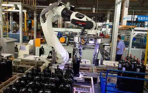 美的：未来两年或将新投入1700台机器人