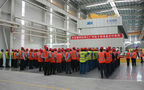济南二机交付长安福特杭州工厂两条高速冲压线